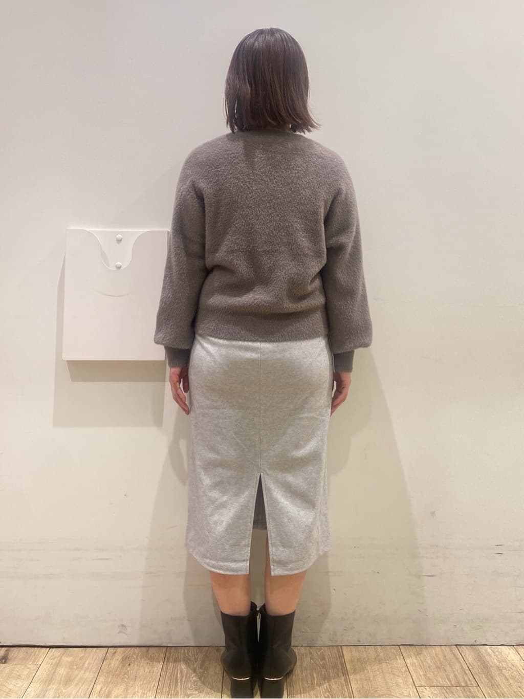YUKOさんの「index｜ラメフェザーヤーンVネックカーディガン【洗濯機OK】」を使ったコーディネート