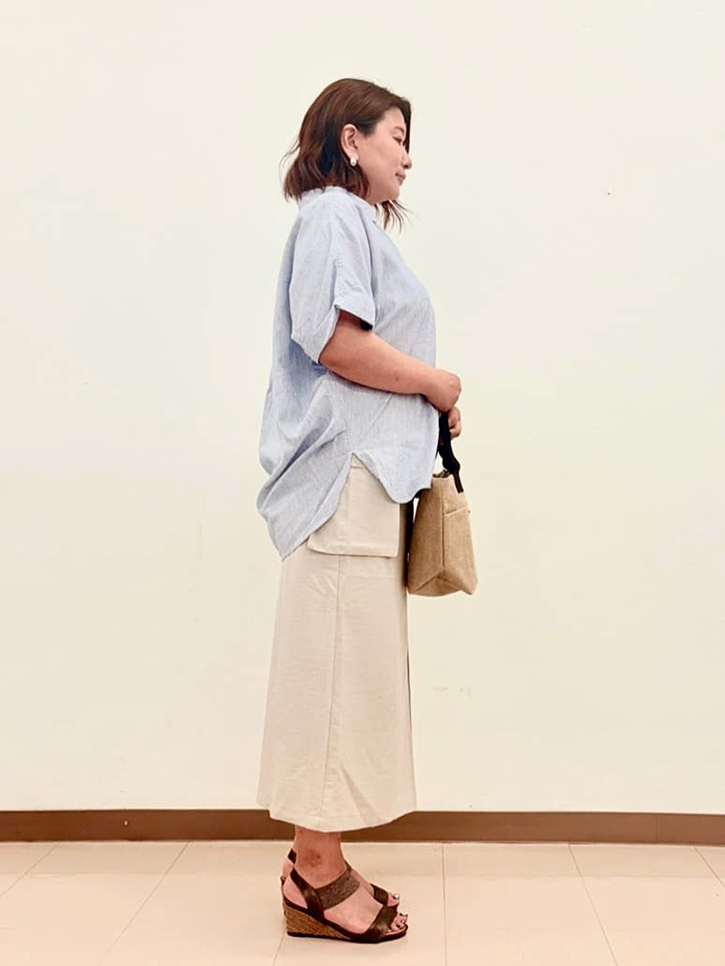 haruさんの「SHOO･LA･RUE｜【S-LL/UV/接触冷感/抗菌防臭】体型を自然にカバー フレンチリネンブレンド襟付ドルマンシャツ」を使ったコーディネート
