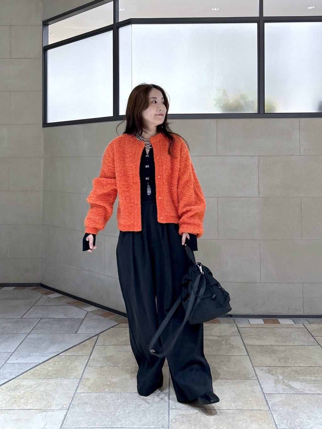 よねさんの「INDIVI｜【再入荷】パネルストレッチショートブーツ」を使ったコーディネート