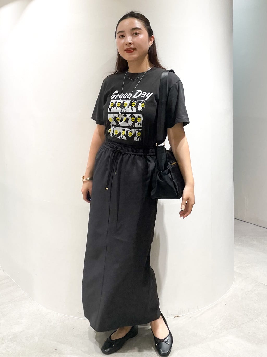 かりんさんの「OPAQUE.CLIP｜ロックTシャツ別注アソート【GREEN DAY／METALLICA／THE BEATLES】」を使ったコーディネート