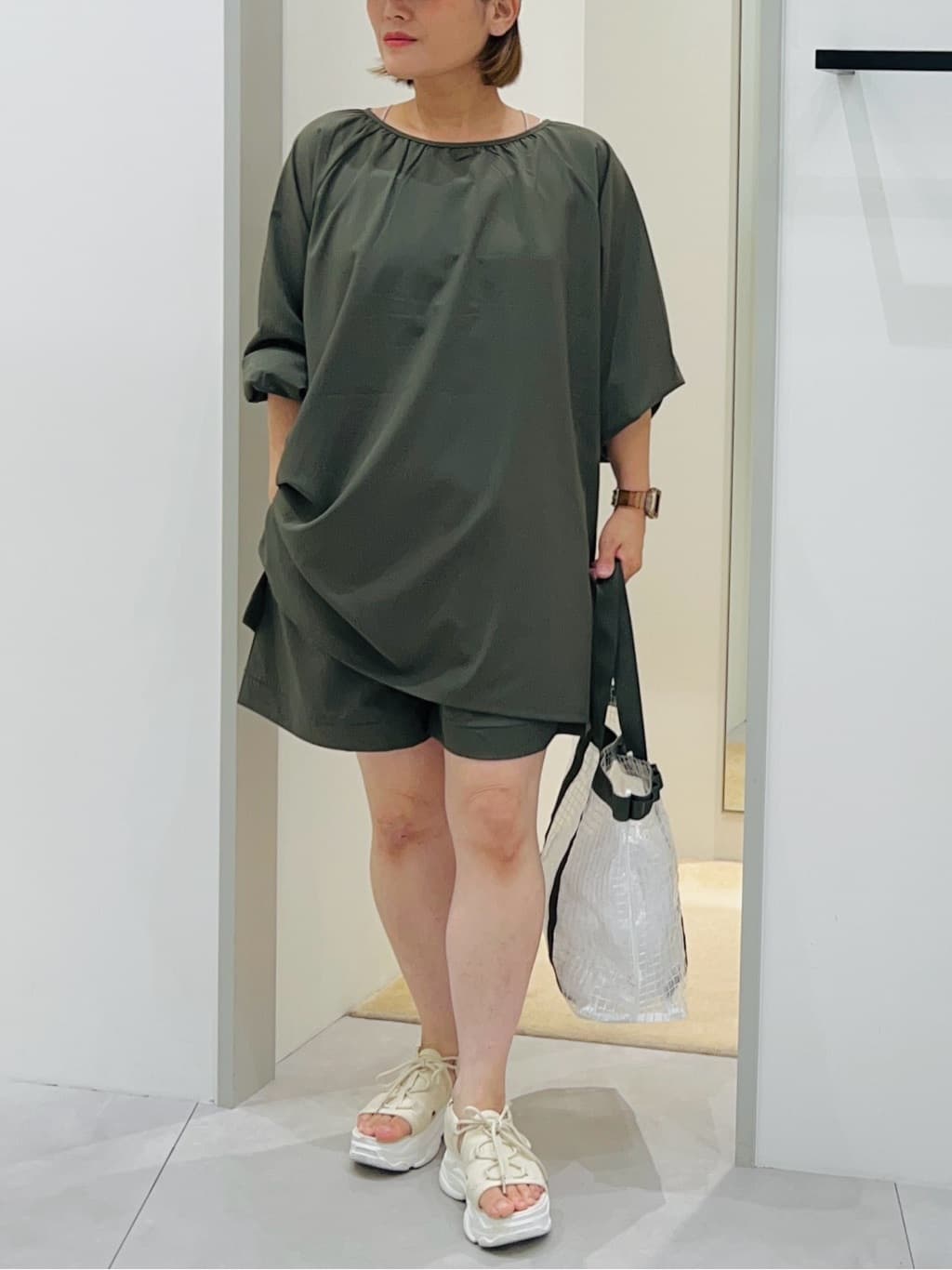 タナさんの「THE SHOP TK｜【mizugiwa/ラッシュガード】ギャザーチュニック/前後2WAY/セットアップ可/接触冷感/UV」を使ったコーディネート