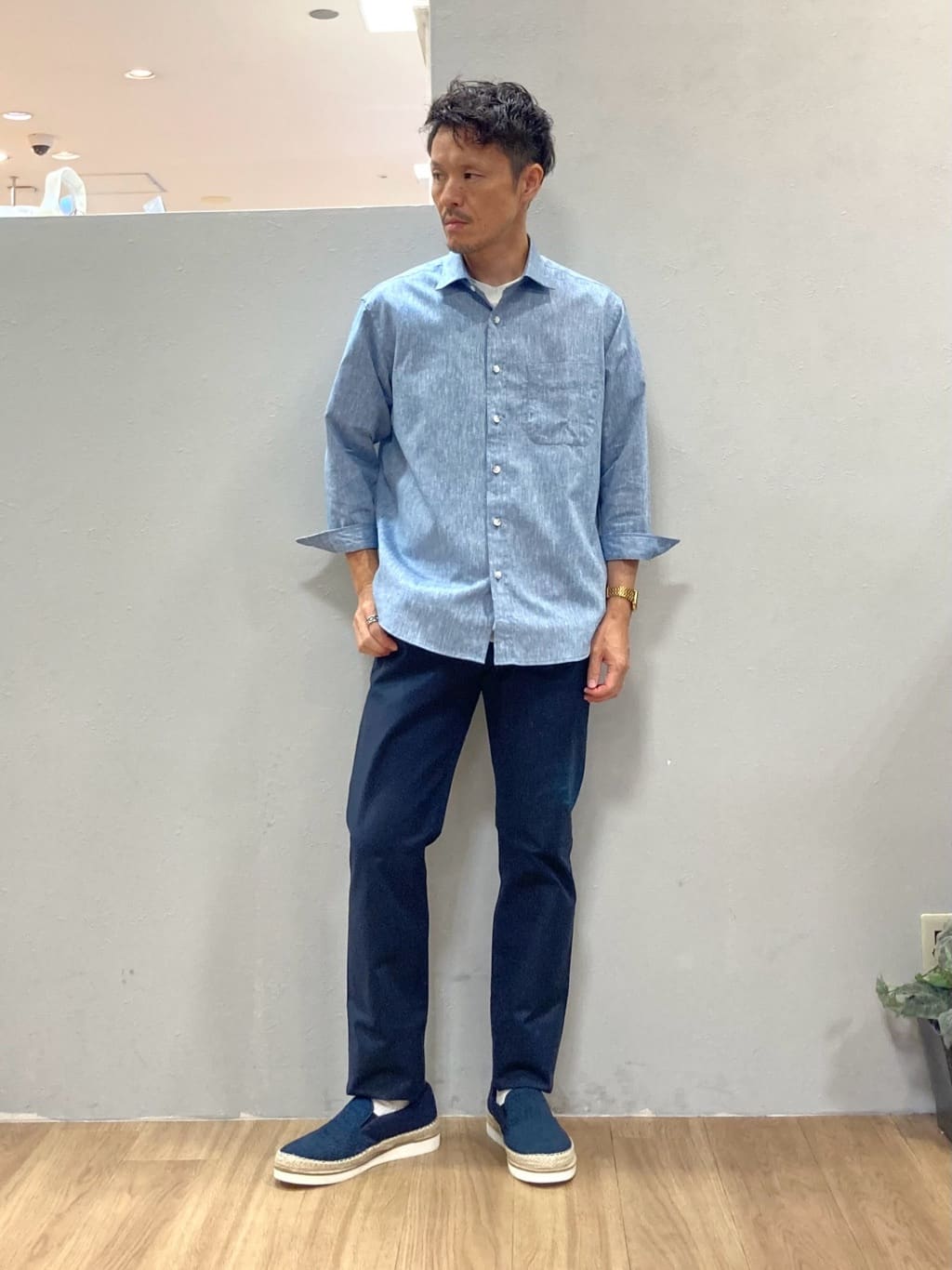 シュンさんの「TAKEO KIKUCHI｜【抗菌防臭／5サイズ展開】ハイゲージポンチ Tシャツ」を使ったコーディネート