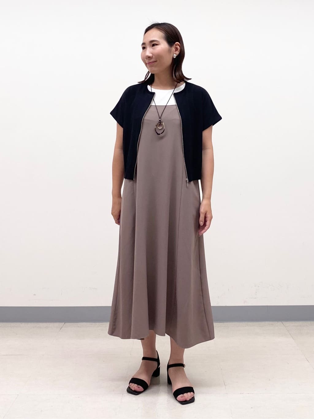 YUKARIさんの「INDIVI｜【UVケア】エアリージョーゼット キャミワンピース」を使ったコーディネート