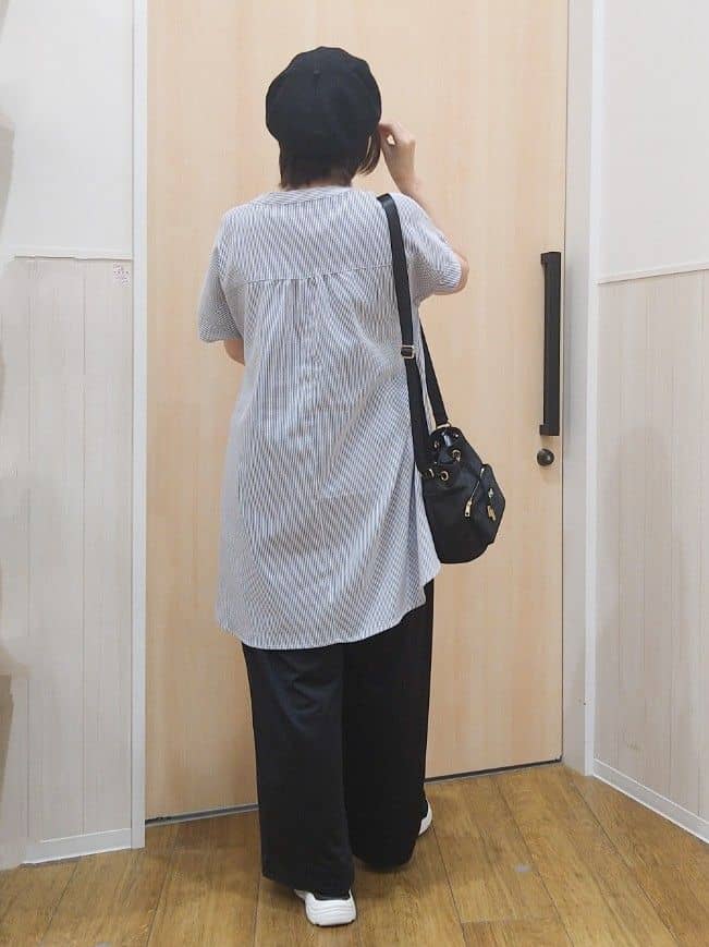 たぐちゃんさんの「SHOO･LA･RUE｜【S-LL/ひんやり/体型カバー】サッカーストライプ Aラインチュニックブラウス」を使ったコーディネート