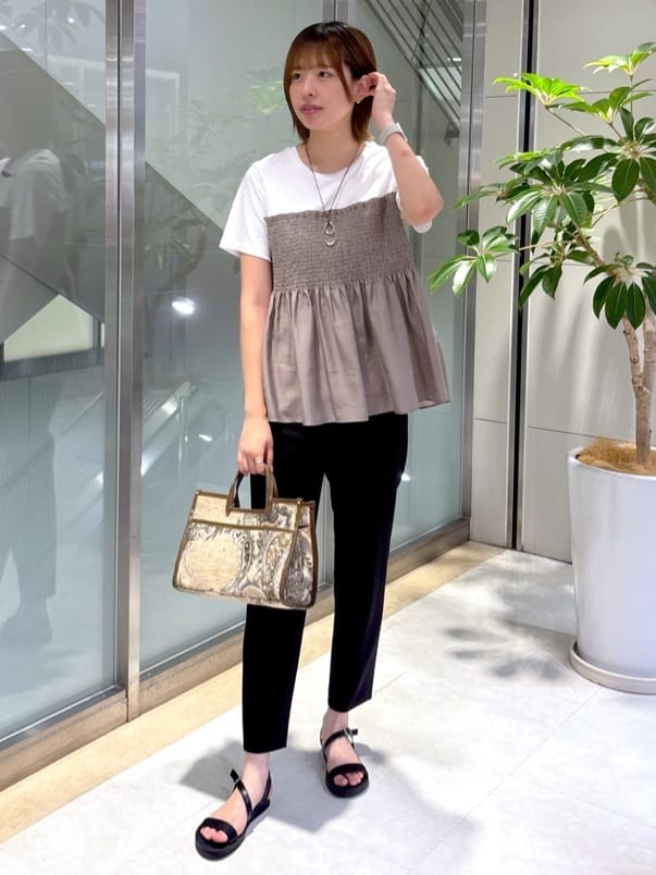 yukaさんの「UNTITLED｜【コットン100/洗える/Tシャツ】シャーリングドッキングペプラム」を使ったコーディネート