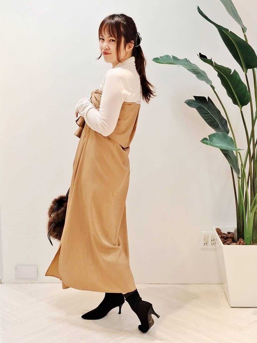 YuKaRiさんの「UNTITLED｜【ハイネック/レイヤード/重ね着におすすめ】トリコットベロア シアーインナー」を使ったコーディネート