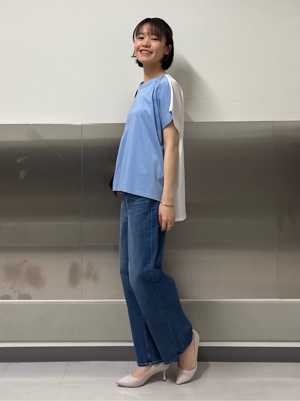 kanaeさんの「INDIVI｜【洗える／汗ジミ防止】バイカラー＆アシメヘム Tシャツ」を使ったコーディネート