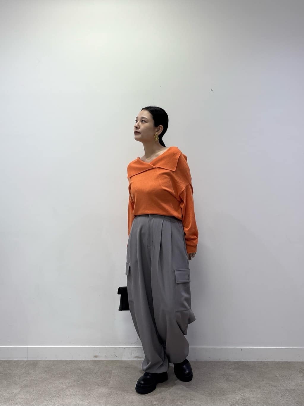 ayanoさんの「INDIVI｜2Wayドレープスリットニット」を使ったコーディネート