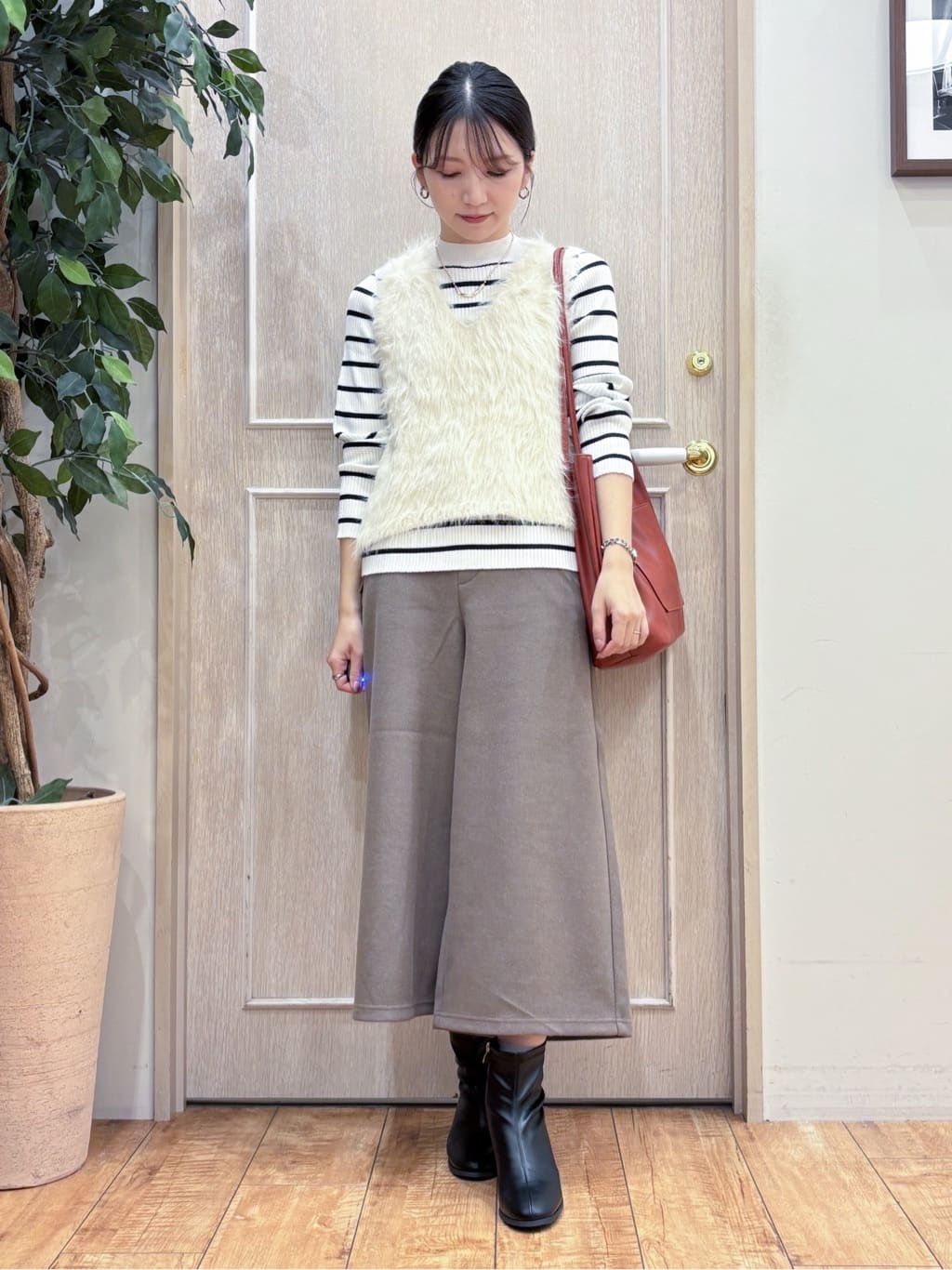 なみさんの「SHOO･LA･RUE｜【高レビュー/2点セット】着るだけでコーデが決まる フェザーニットベスト&times;リブニット」を使ったコーディネート