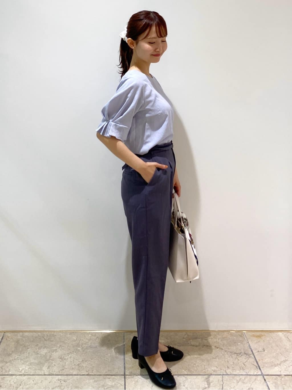 みさかさんの「index｜《8色展開／XS-LLサイズ》タックパフスリーブブラウス【洗濯機洗い可／吸水速乾／防シワ／抗ピル】」を使ったコーディネート
