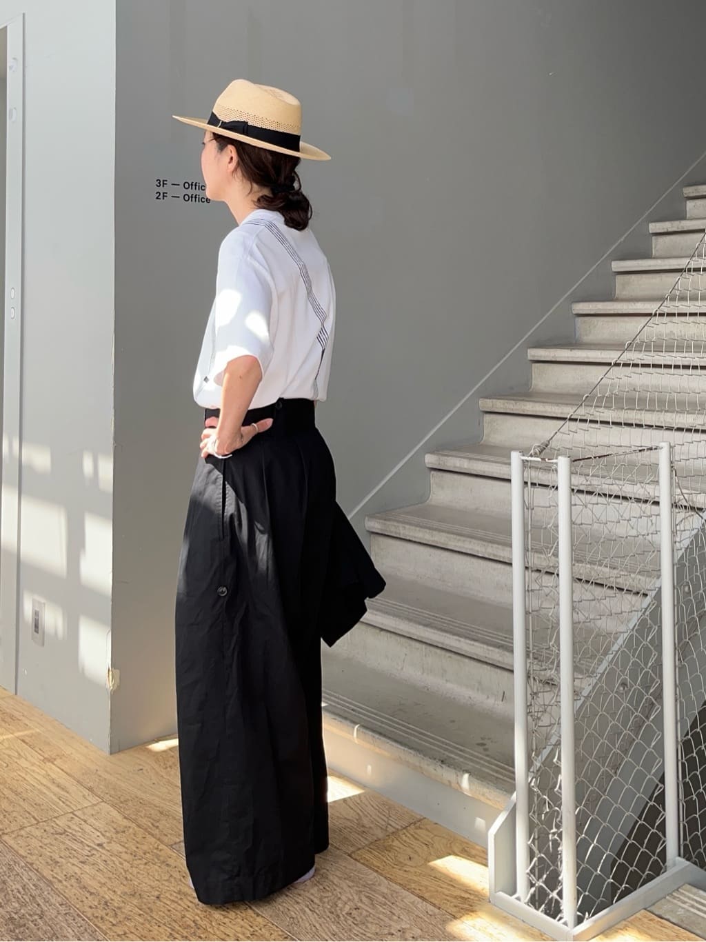 神野（jinno）さんの「TAKEO KIKUCHI｜真鍮製アソートバングル ー 洗練された大人のアクセント」を使ったコーディネート