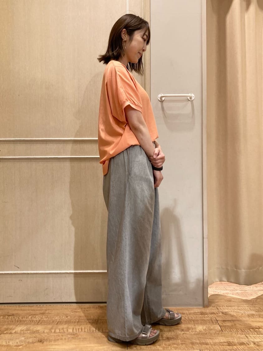 hashiさんの「SHOO･LA･RUE｜【ひんやり/洗濯後しわになりにくい】リブ切り替えドルマンブラウス」を使ったコーディネート