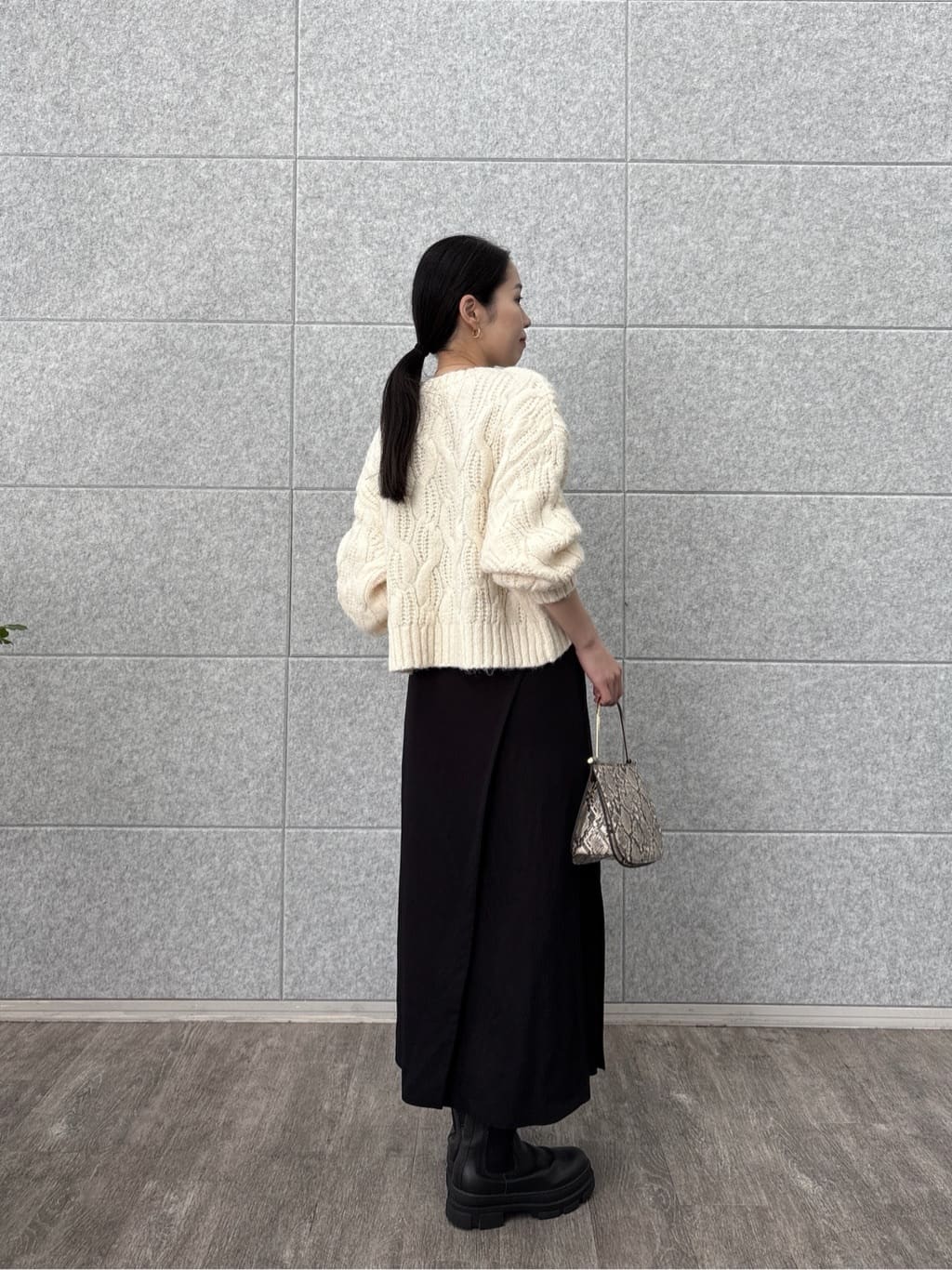 ひなさんの「INDIVI｜シャインツイルラップスカート」を使ったコーディネート