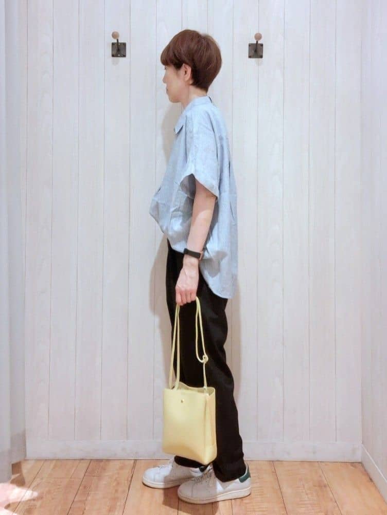 Ribさんの「SHOO･LA･RUE｜【S-LL/UV/接触冷感/抗菌防臭】体型を自然にカバー フレンチリネンブレンド襟付ドルマンシャツ」を使ったコーディネート