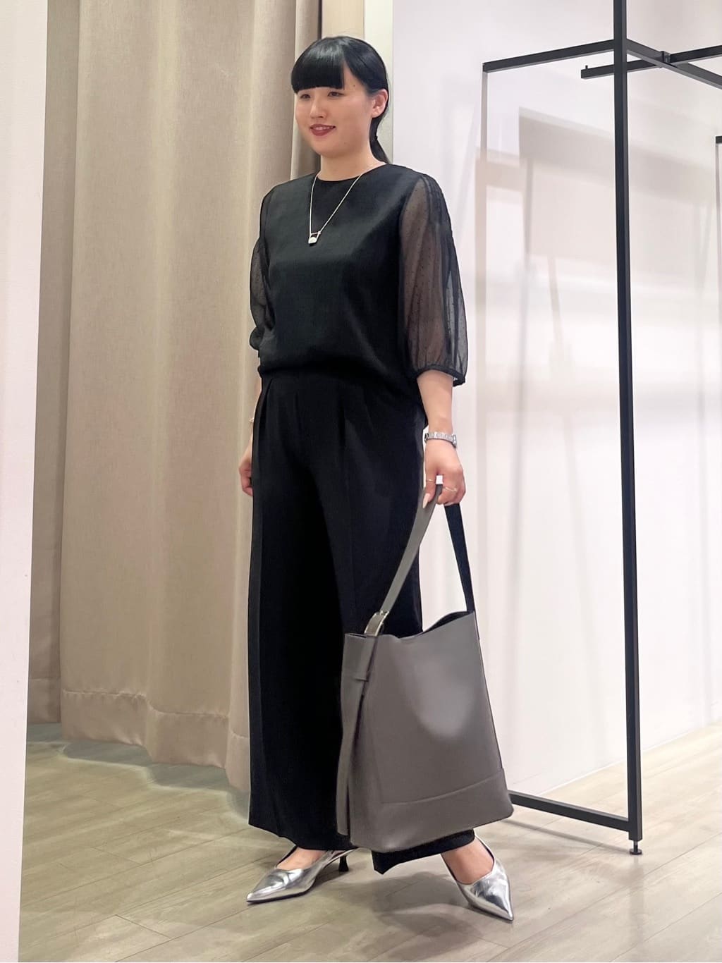 hasuさんの「INDIVI｜フロッキードットブラウス」を使ったコーディネート