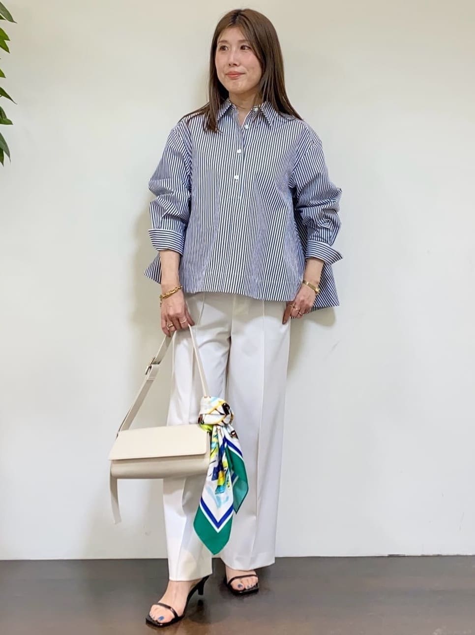 tomoさんの「UNTITLED｜トルソープリントスカーフ」を使ったコーディネート