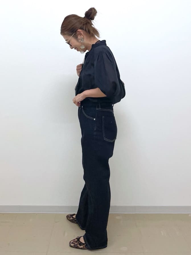 Akiさんの「OPAQUE.CLIP｜シアーフリルネックブラウス【洗濯機洗い可】」を使ったコーディネート