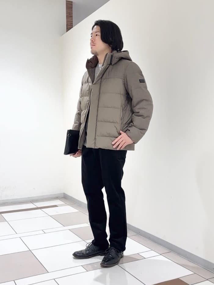 及川さんの「TAKEO KIKUCHI｜カラーコンビ ダウンブルゾン」を使ったコーディネート