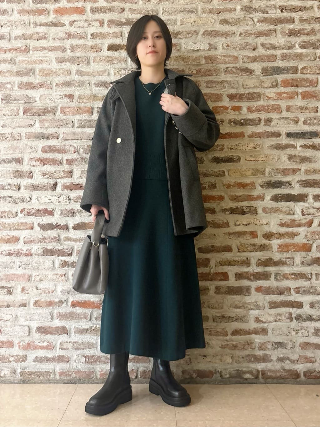 しばさんの「THE SHOP TK｜クラシカルな装い ウールライクスタンドカラーコート」を使ったコーディネート