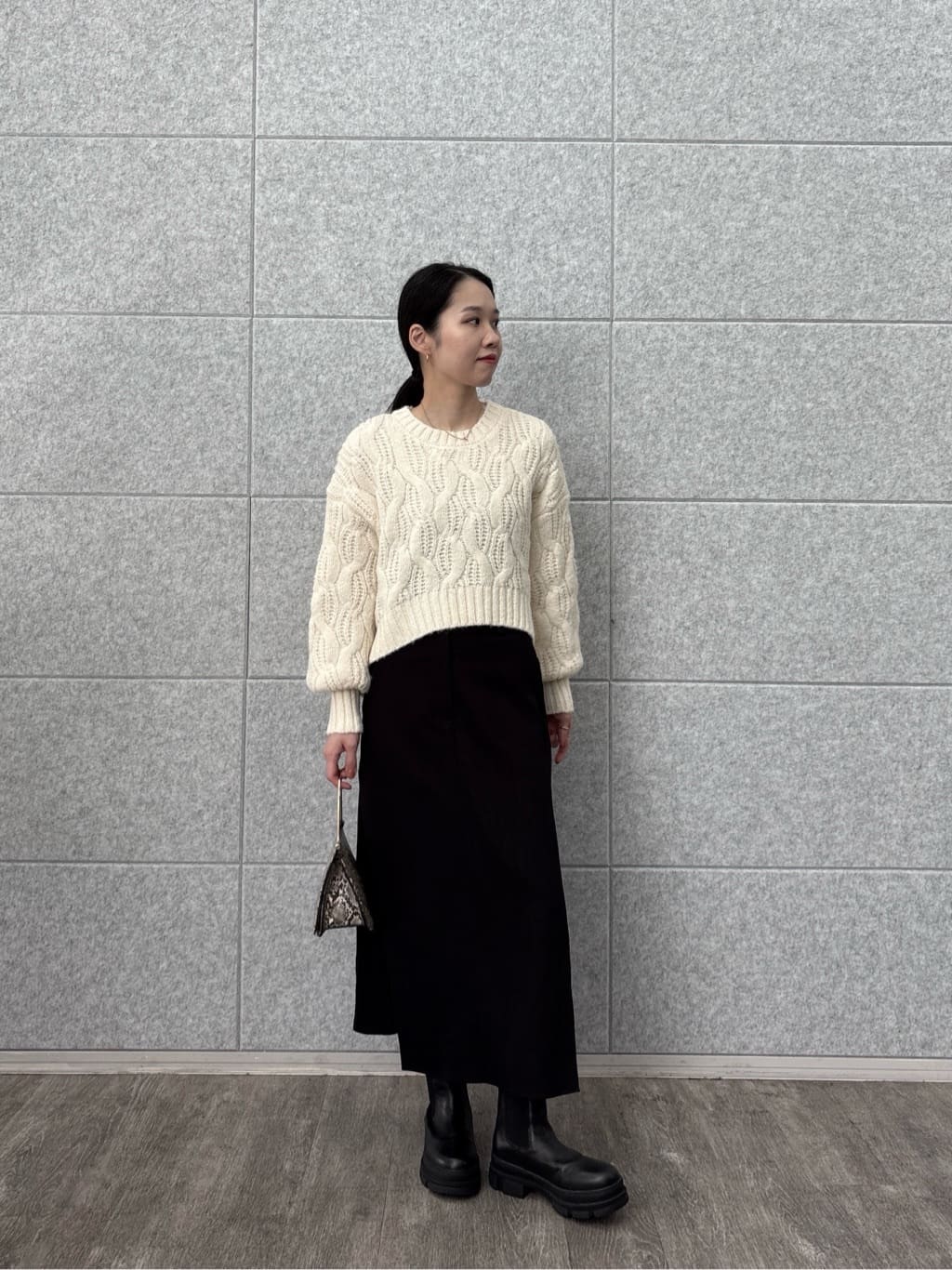 ひなさんの「INDIVI｜シャインツイルラップスカート」を使ったコーディネート