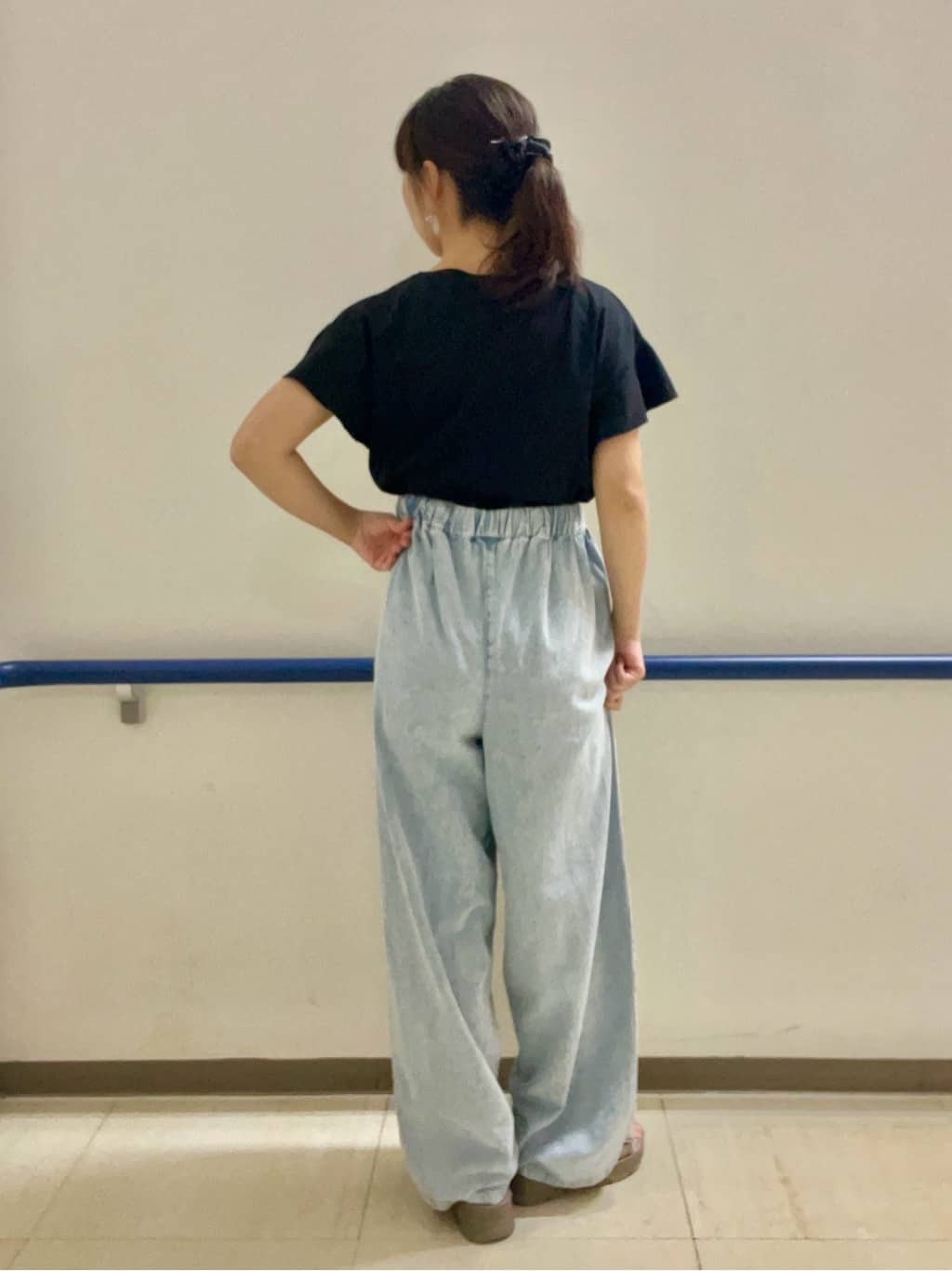 あもさんの「SHOO･LA･RUE｜【汗ジミ防止/ひんやり/UV】フリルスリーブTシャツ」を使ったコーディネート