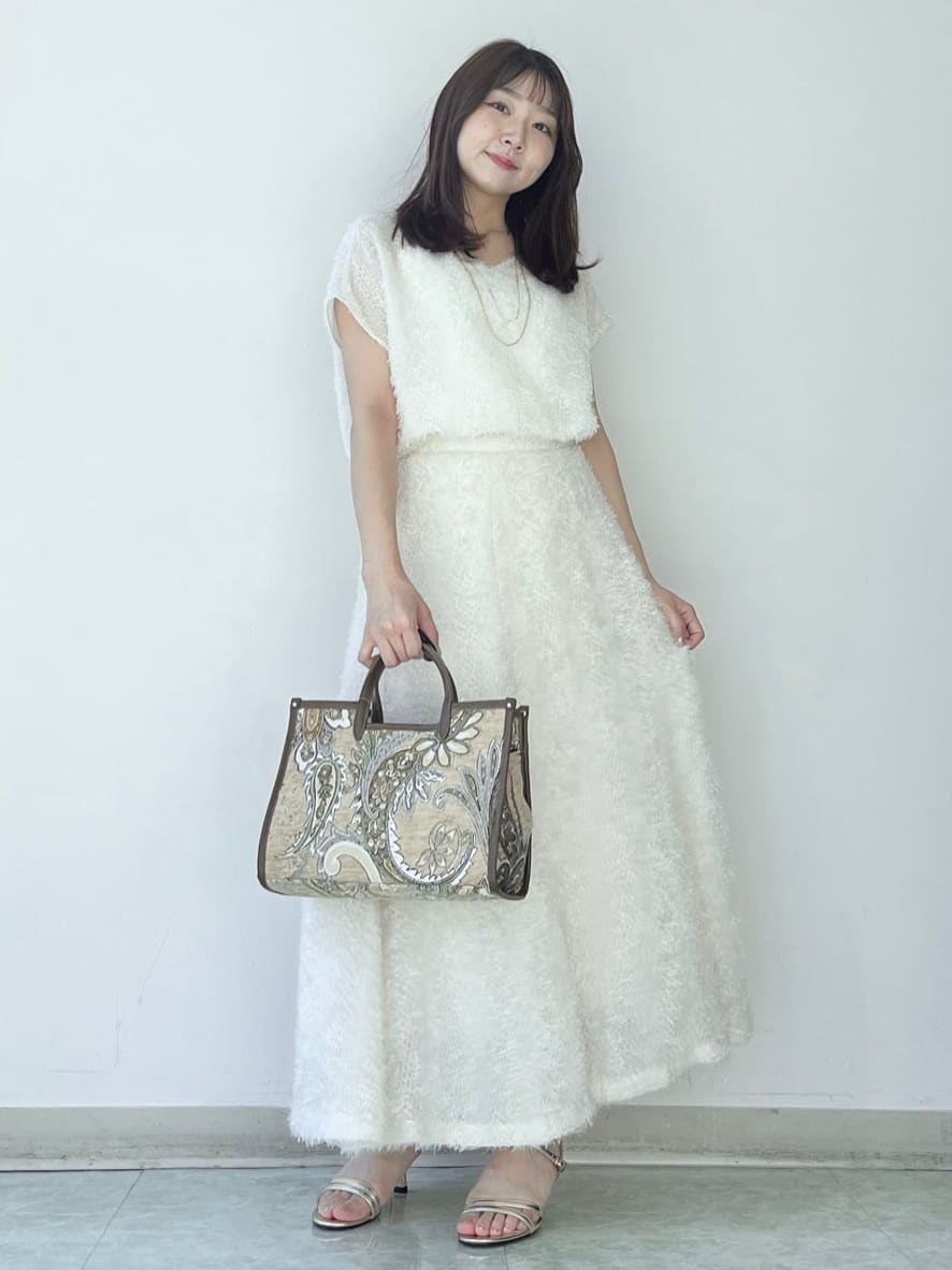 KAHOさんの「UNTITLED｜【セットアップ可/洗える】フェザーフレンチスリーブブラウス」を使ったコーディネート