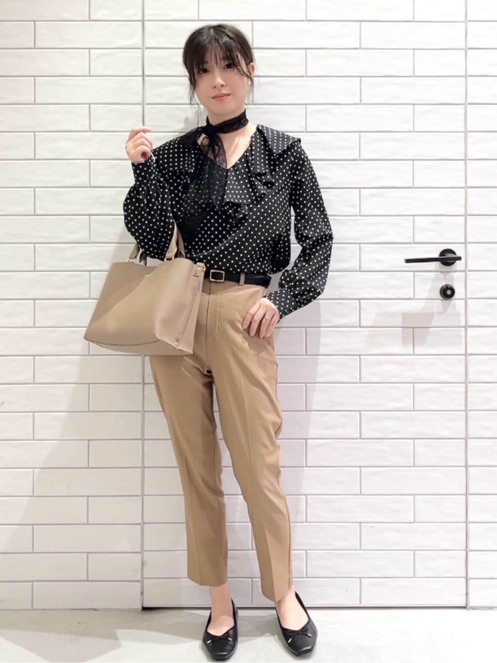 しおりさんの「OPAQUE.CLIP｜《SS-LLサイズ》ハイストレッチイージースティックパンツ【洗濯機洗い可】」を使ったコーディネート