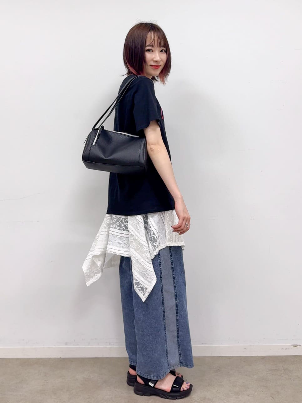 𝐜𝐡𝐢𝐤𝐚さんの「SHOO･LA･RUE｜【2WAY】スカートにもなる イレヘム レースビスチェ」を使ったコーディネート