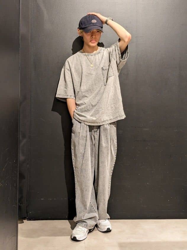 Astさんの「THE SHOP TK｜ライトデニム半袖Tシャツ【洗濯機OK】」を使ったコーディネート