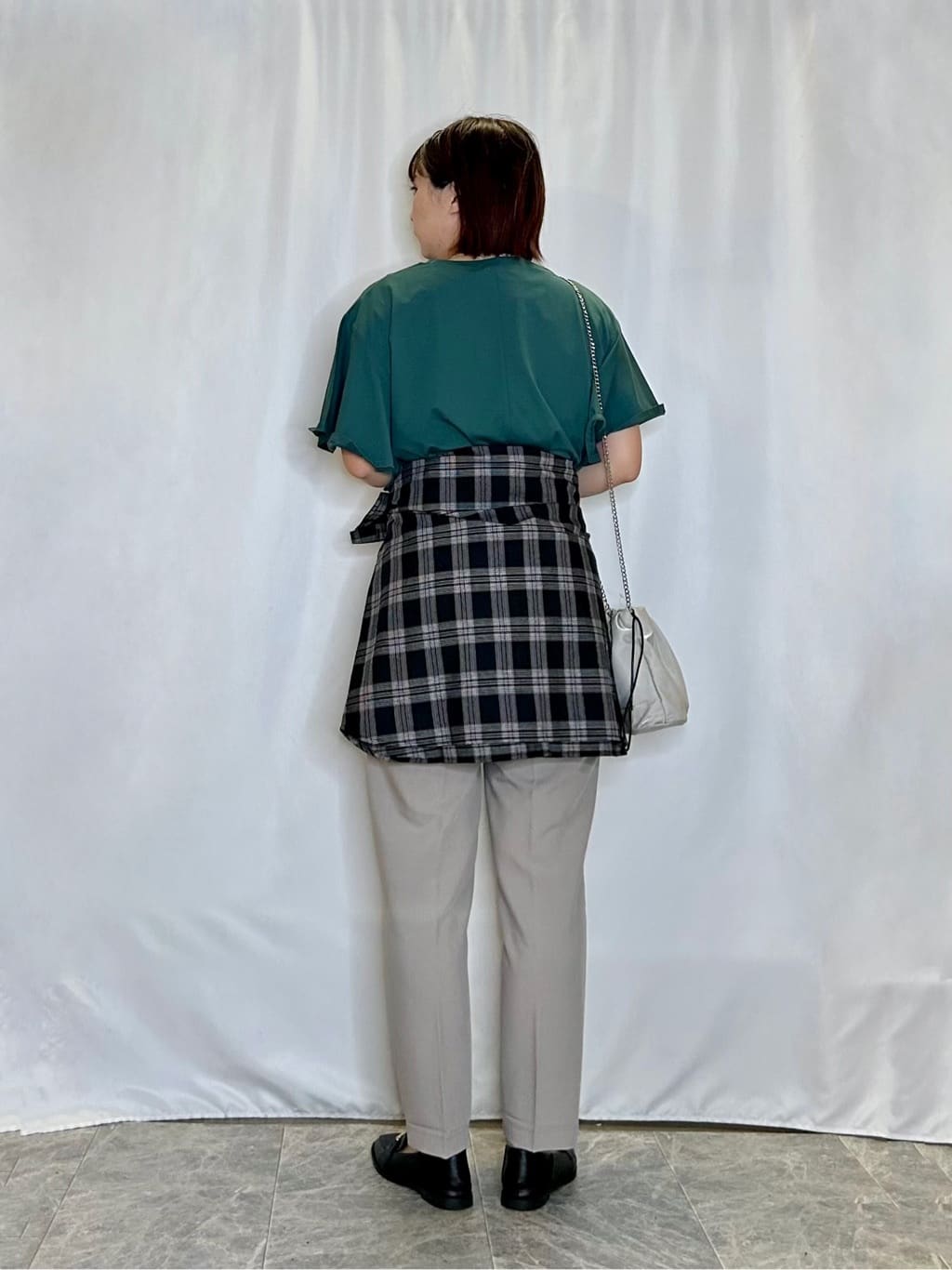 ネリさんの「SHOO･LA･RUE｜【高レビュー/SS-LL/美脚シルエット】すっきりきれい見え テーパードパンツ」を使ったコーディネート
