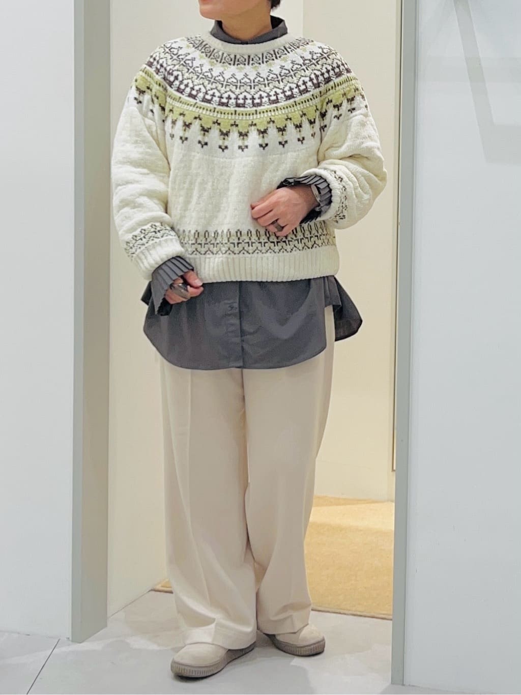 タナさんの「THE SHOP TK｜上品さと少しの遊び心を モール求心柄ニット」を使ったコーディネート