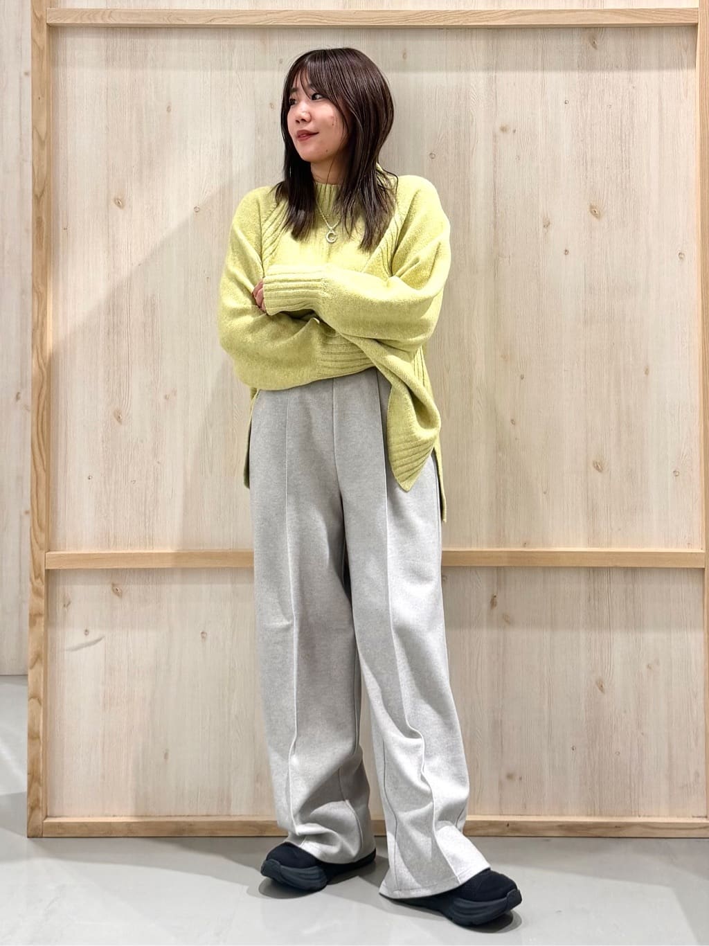 nanaさんの「THE SHOP TK｜ふんわり柔らかきれい色 ウール混ハイネックニット」を使ったコーディネート