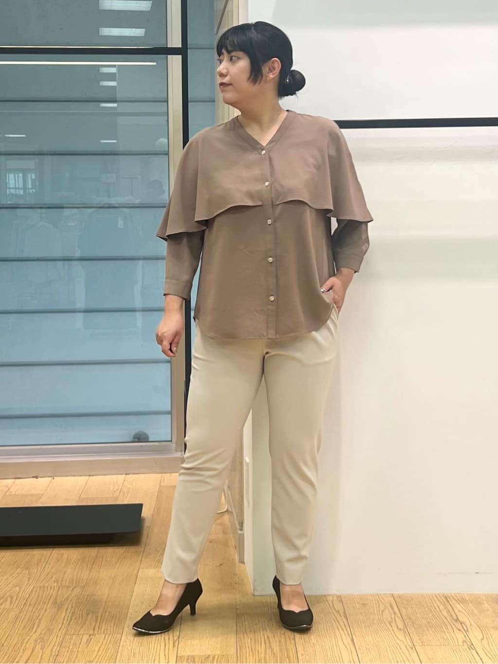 shimaさんの「INDIVI｜【羽織りとしても活躍！】ケープカラーブラウス」を使ったコーディネート