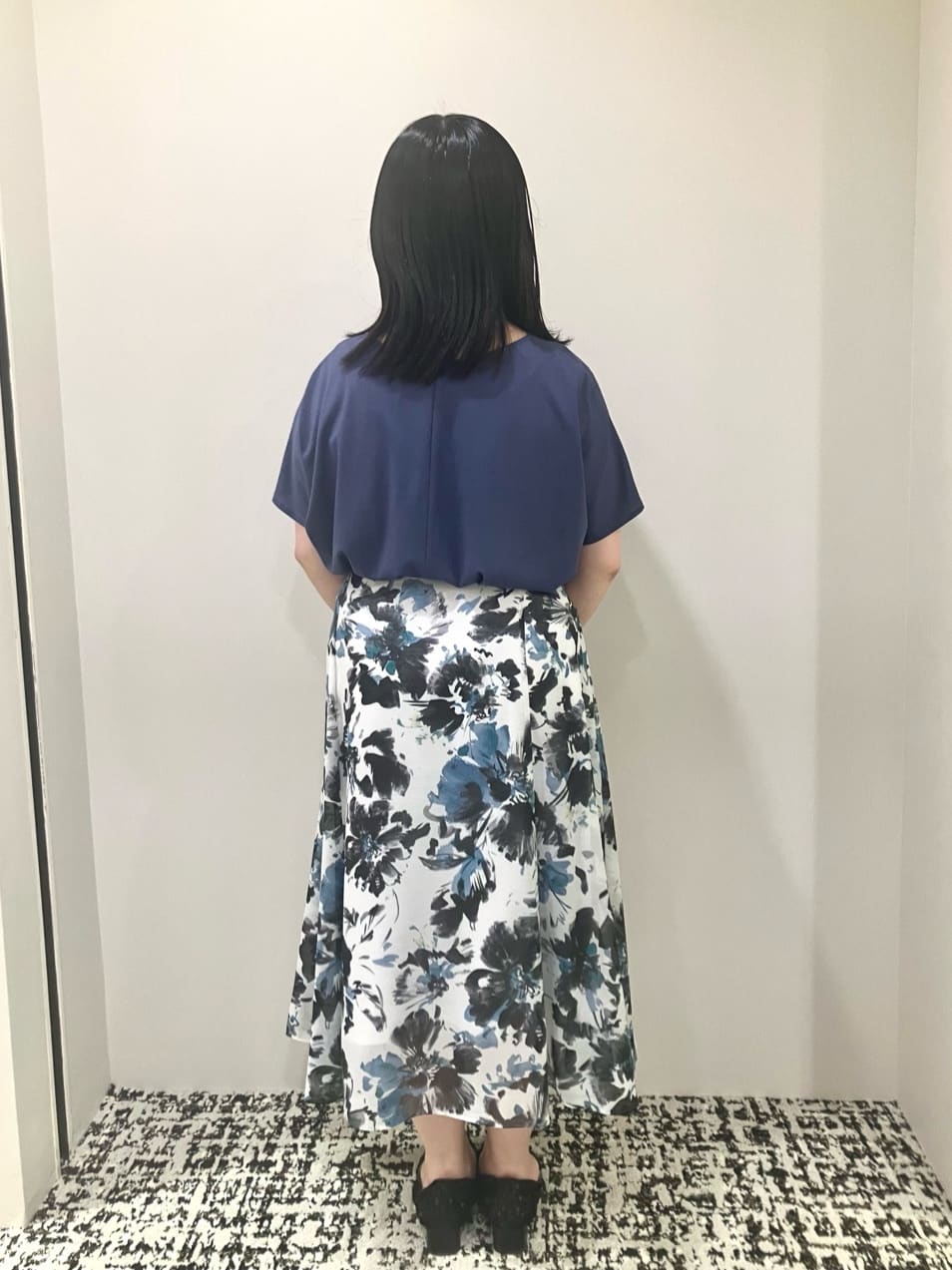 Mizukiさんの「UNTITLED｜【シアー/後ろウエストゴム】ペイントフラワースカート」を使ったコーディネート