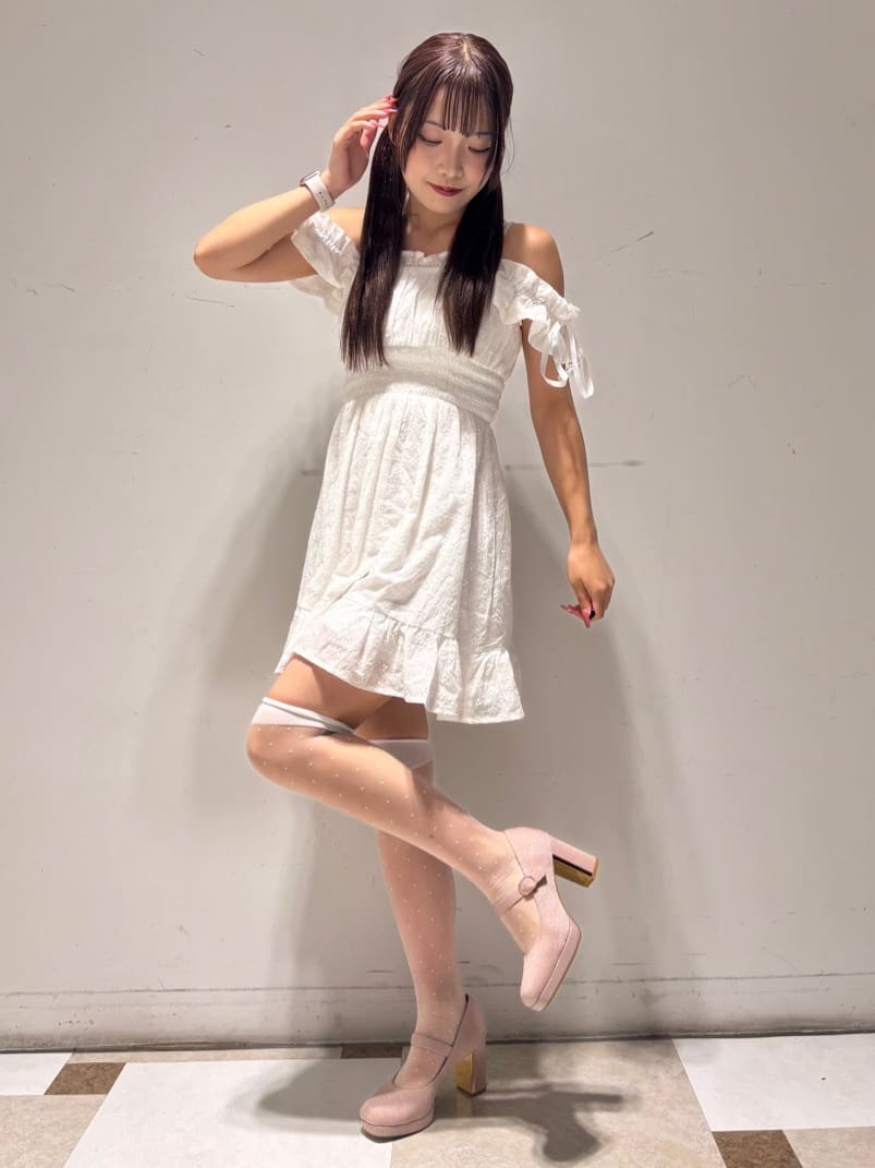 せらら⭐️さんの「ESPERANZA｜甲ストラップパンプス」を使ったコーディネート