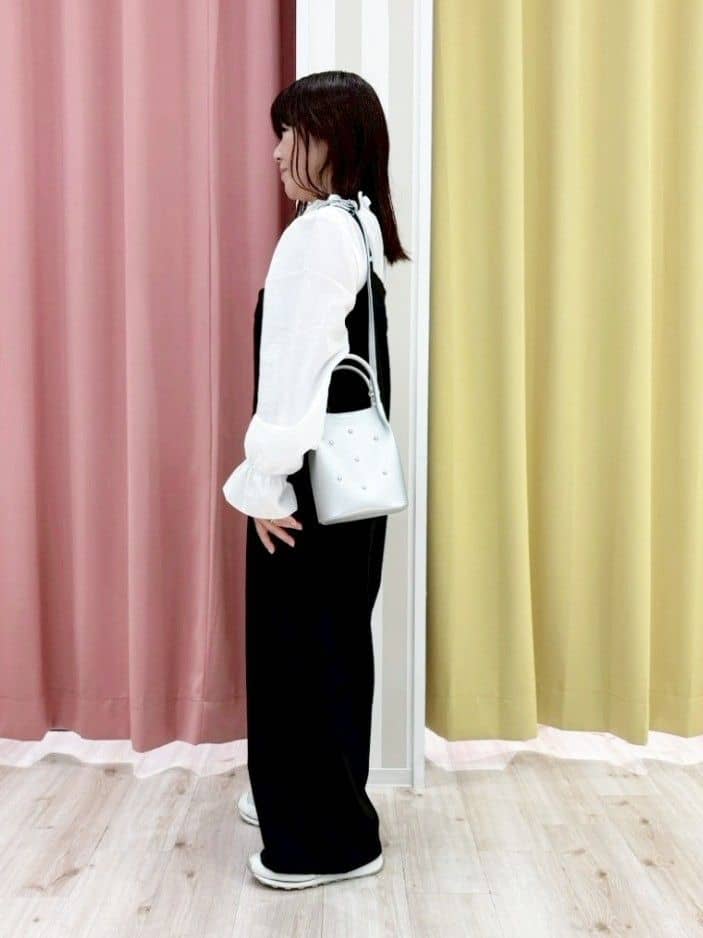 ゆーんさんの「SHOO･LA･RUE｜【S-LL】大人カジュアルに ベアトップ風 キャミサロペット」を使ったコーディネート