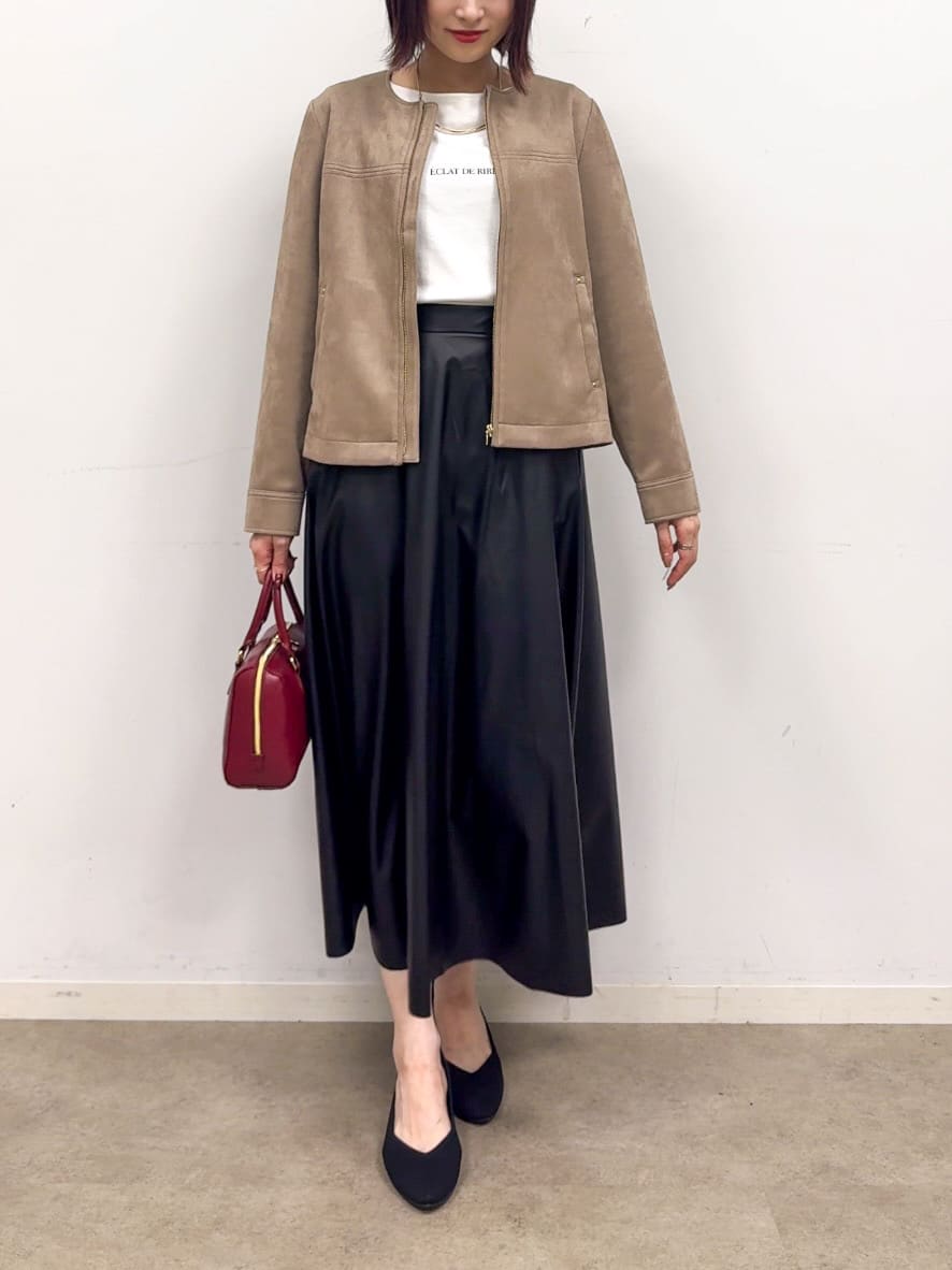 𝐜𝐡𝐢𝐤𝐚さんの「SHOO･LA･RUE｜【S-LL】美しく見せる ボートネックロンT」を使ったコーディネート
