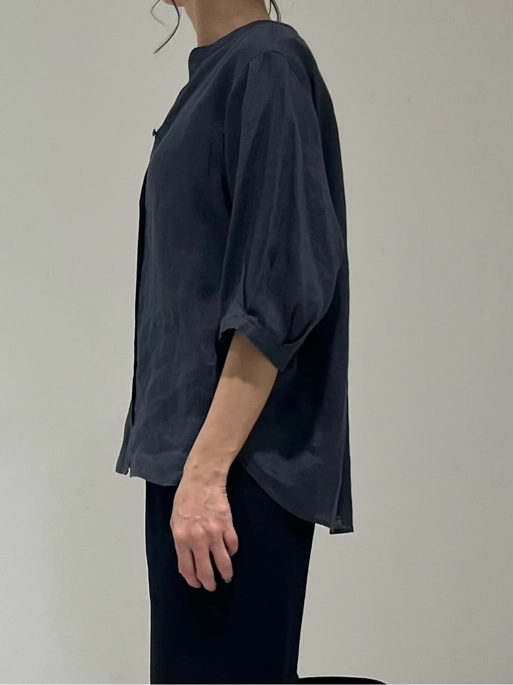 shioriさんの「INDIVI｜【褒められパンツ／洗える／ウエストゴム】ワイドタックパンツ」を使ったコーディネート