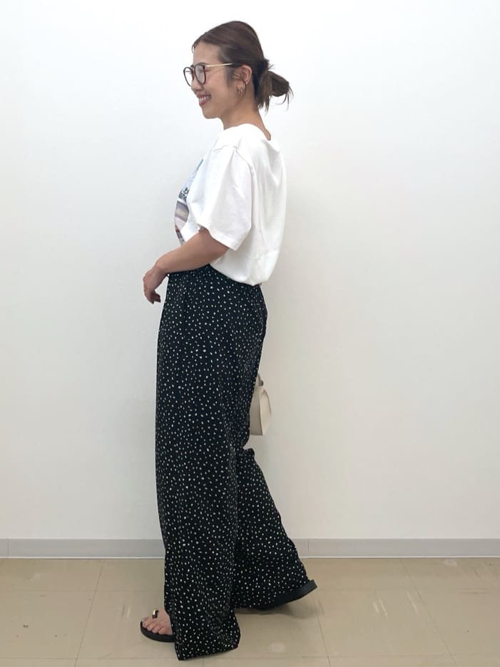 Akiさんの「OPAQUE.CLIP｜風景イラストプリントTシャツ」を使ったコーディネート