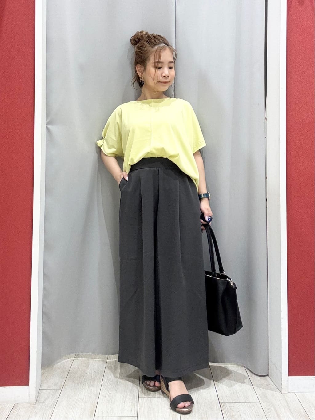 shioさんの「SHOO･LA･RUE｜【S-LL/UV/プチプラ】お袖タックで好印象 デザインTシャツ」を使ったコーディネート