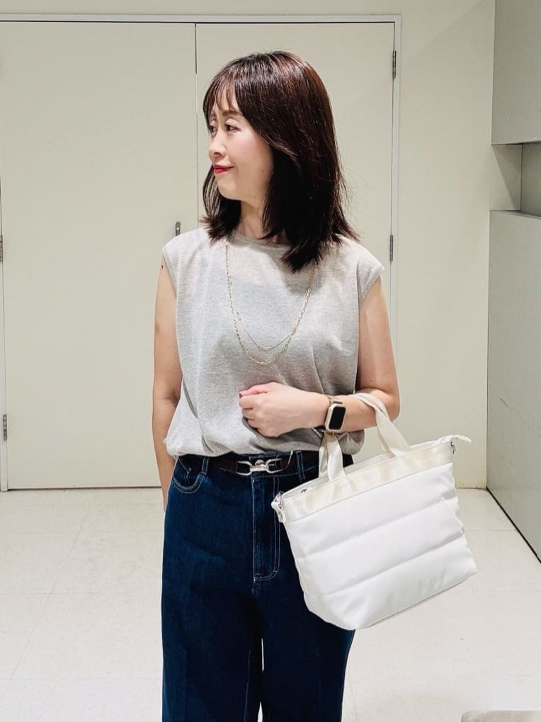 makiさんの「UNTITLED｜【アンサンブル可/洗える】シアーノースリーブ プルオーバー」を使ったコーディネート
