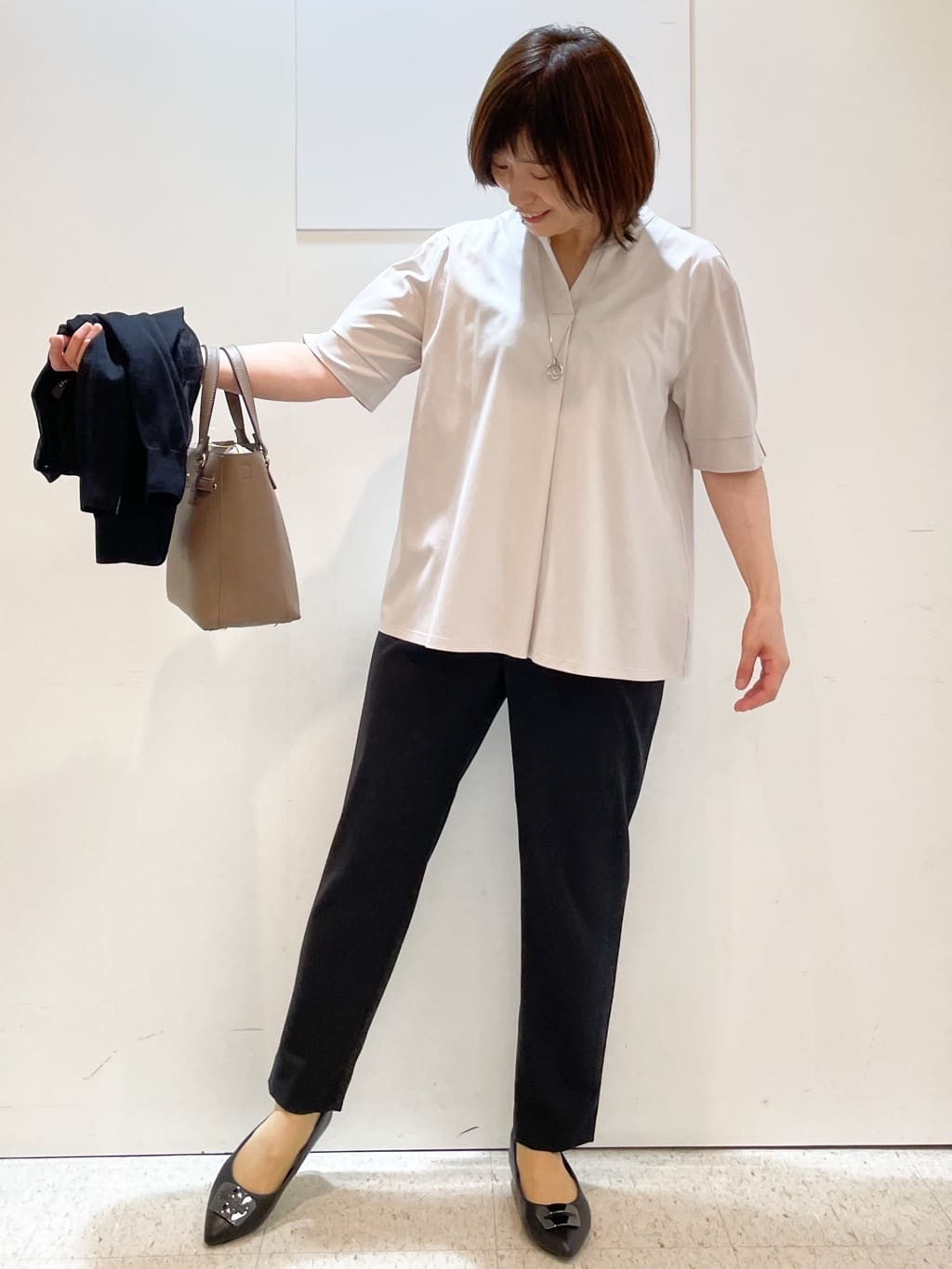 めいさんの「Reflect｜【すっきり見え！長め丈／マシンウォッシュ可】スキッパーネックジャージトップス」を使ったコーディネート