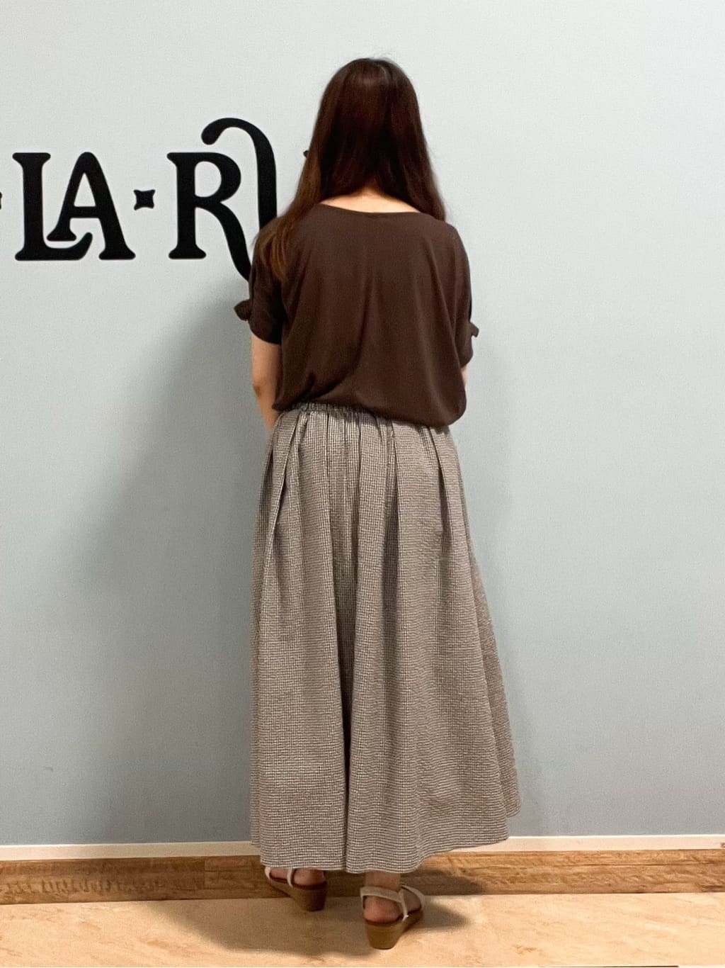 Naaatsuさんの「SHOO･LA･RUE｜【S-LL/UV/プチプラ】お袖タックで好印象 デザインTシャツ」を使ったコーディネート