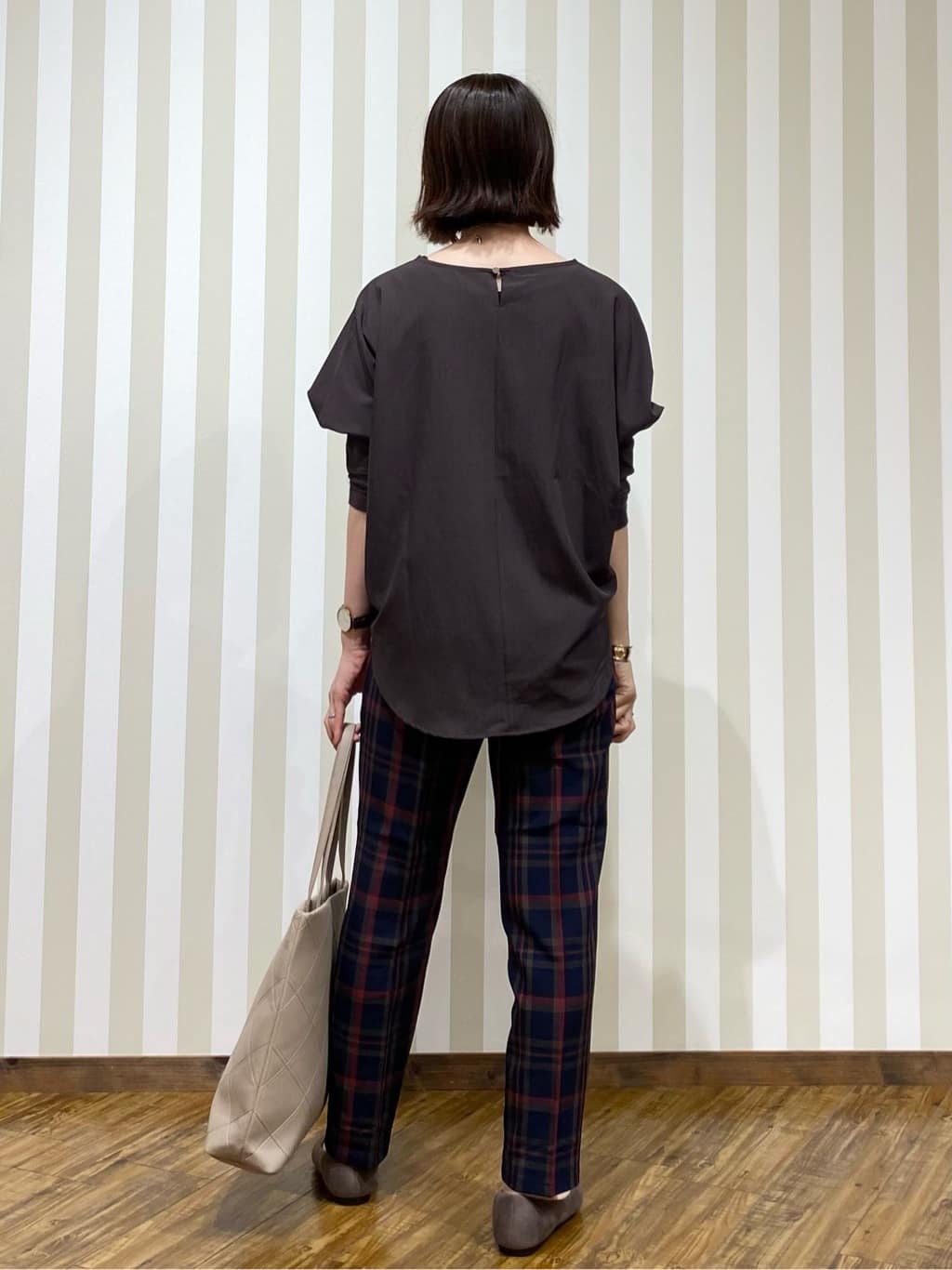 SAOさんの「SHOO･LA･RUE｜【高レビュー/洗濯後しわになりにくい】1枚でサマ見え 8分袖ドルマンブラウス」を使ったコーディネート