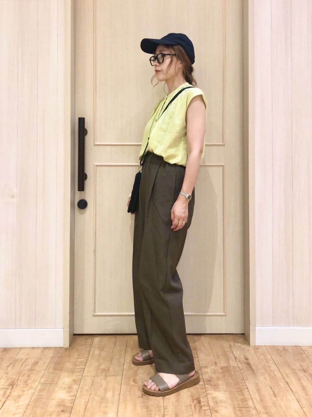 YOUさんの「SHOO･LA･RUE｜【S-LL/洗濯後しわになりにくい】上品にきれい見え スラブギャザーブラウス」を使ったコーディネート
