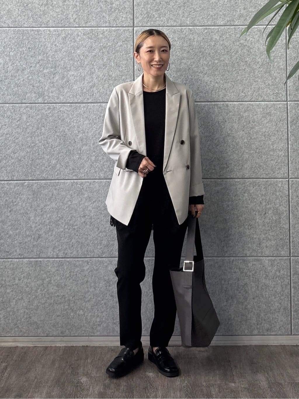 kotakiさんの「INDIVI｜人気NO.1【褒められパンツ／高ストレッチ／ウエストゴム】タックテーパードパンツ」を使ったコーディネート