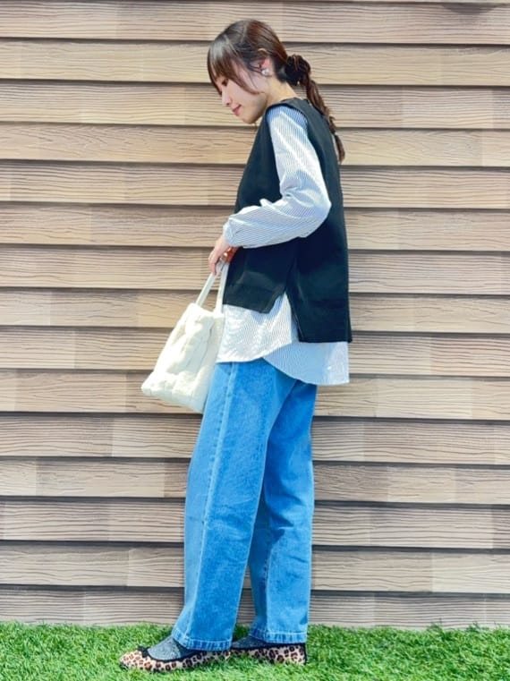 himiさんの「SHOO･LA･RUE｜【S-LL】程よくゆったりな 柔らかデニムテーパードパンツ」を使ったコーディネート