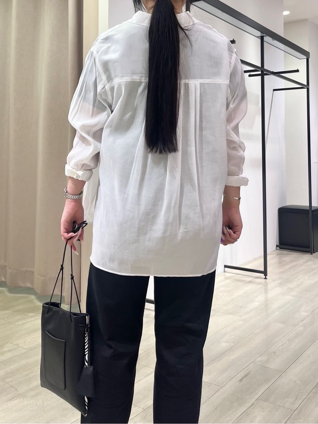 hasuさんの「INDIVI｜【体型カバー／清涼感】シアーオーバーシャツ」を使ったコーディネート
