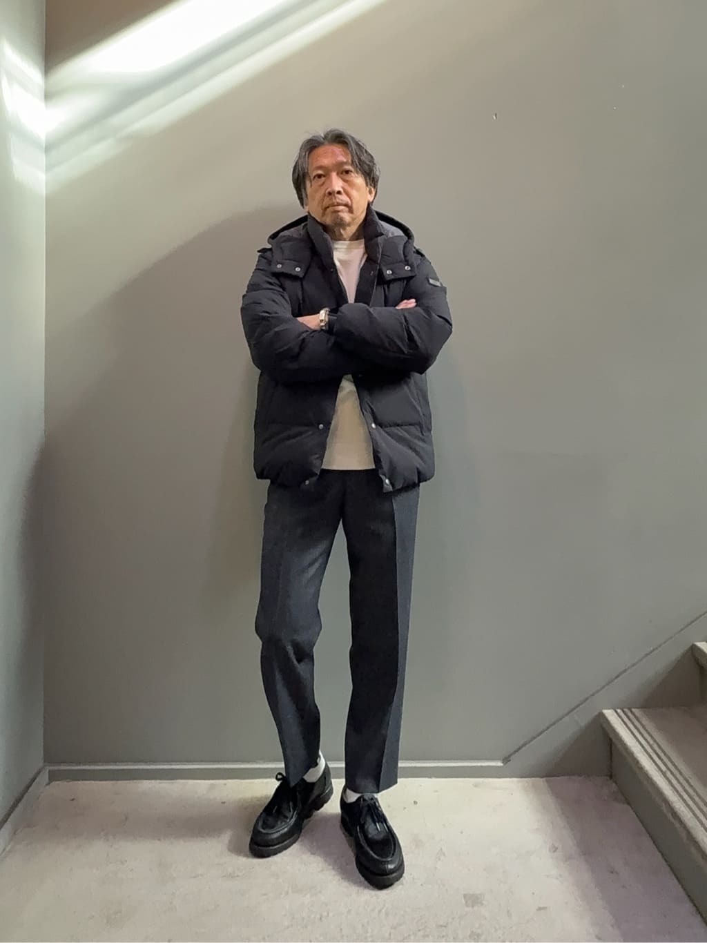 デザイナーTAKEman さんの「TAKEO KIKUCHI｜【Air Palette Knit】ワンポイント カラーニット プルオーバー」を使ったコーディネート