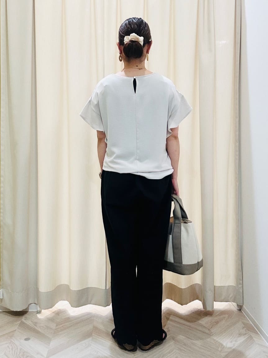 ちはるさんの「SHOO･LA･RUE｜【S-LL】華やかさをプラスする 裾刺繍ストレートパンツ」を使ったコーディネート